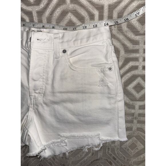 Free People We The Free Sofia White Distressed Denim Shorts Size 27 Hem - Picture 4 of 8